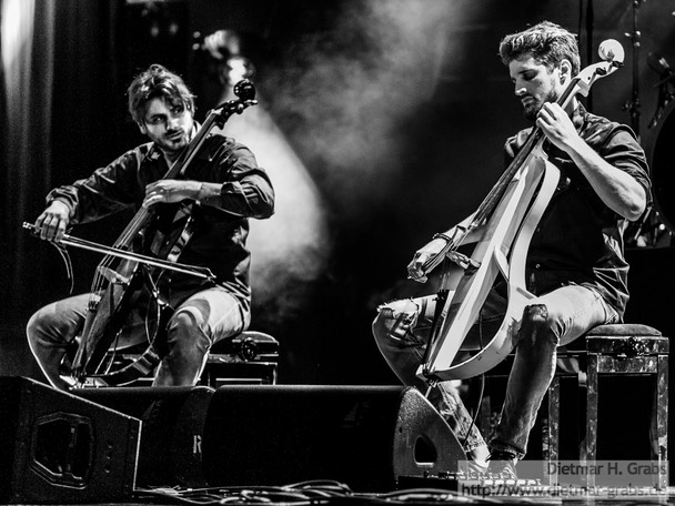 2cellos